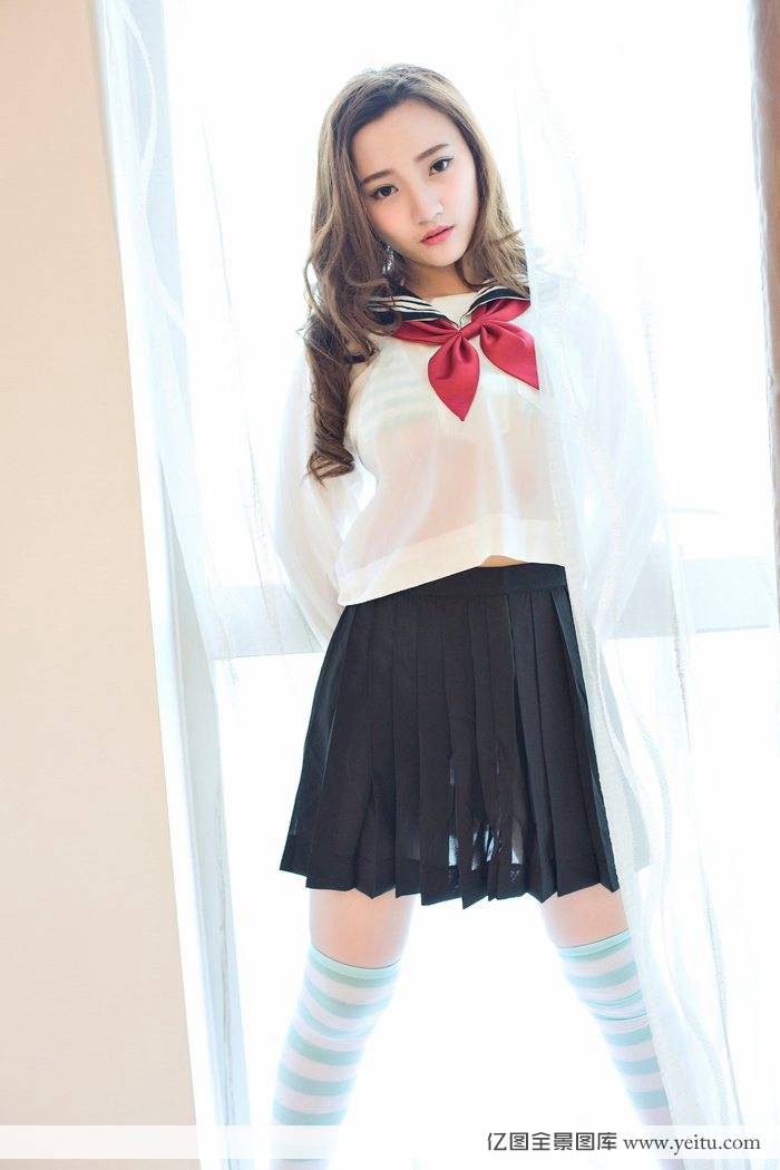 美女模特翟奥奥前凸后翘制服写真性感套图-34