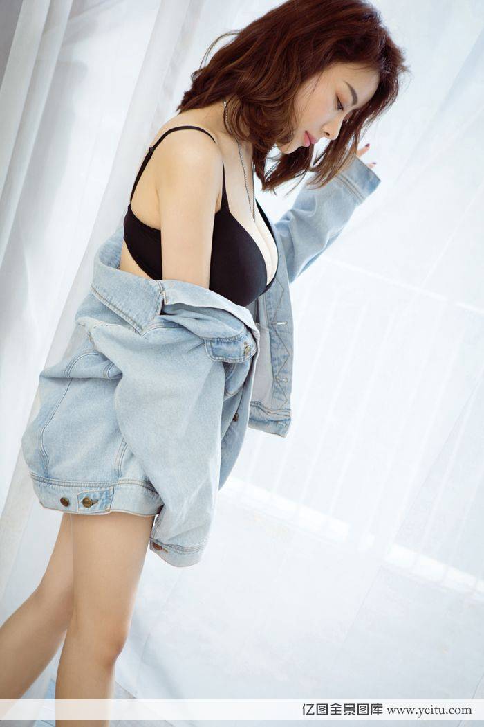 性感少妇Miss爱菲儿美胸翘臀诱惑身材私房写真-43