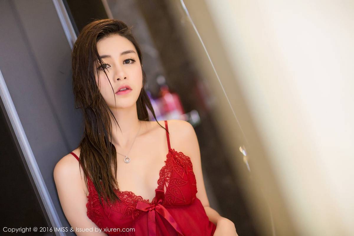 爱蜜社美女模特李七喜性感睡裙黑丝吊袜内衣诱惑系列写真-32