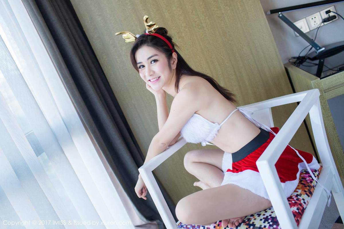 爱蜜社美女模特李七喜圣诞装扮酥胸玉兔丝袜系列性感写真-46