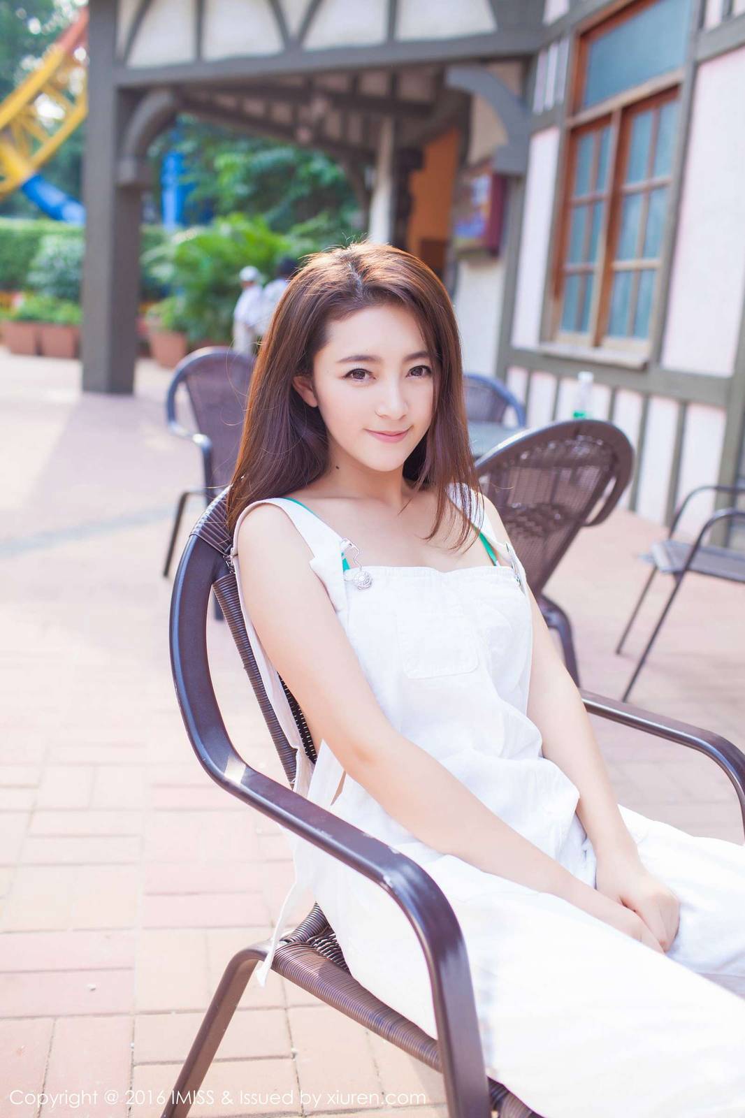 爱蜜社美女模特夏茉GIGI性感比基尼街拍写真