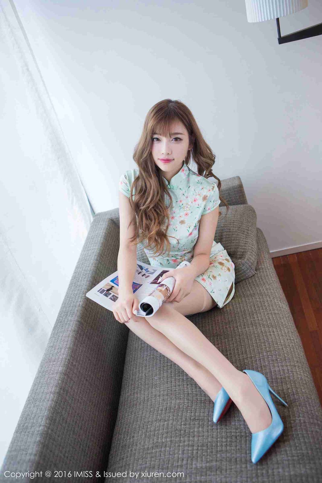 爱蜜社美女模特小甜心CC丝袜美腿诱惑旅拍写真-37