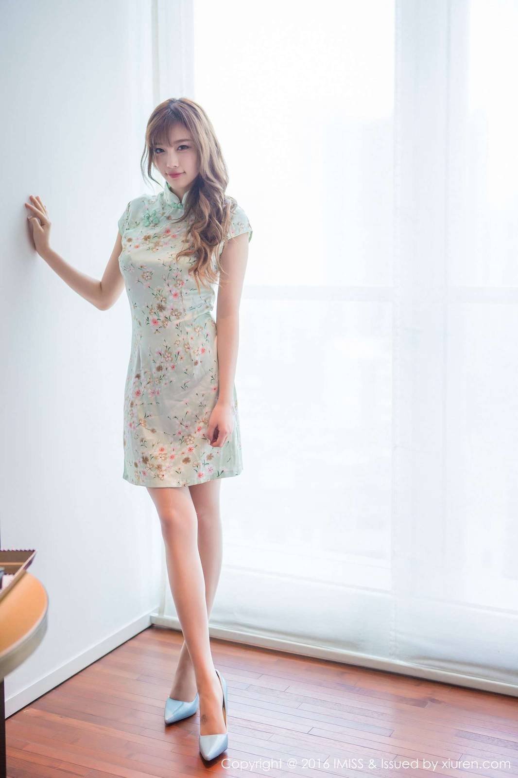 爱蜜社美女模特小甜心CC丝袜美腿诱惑旅拍写真-36