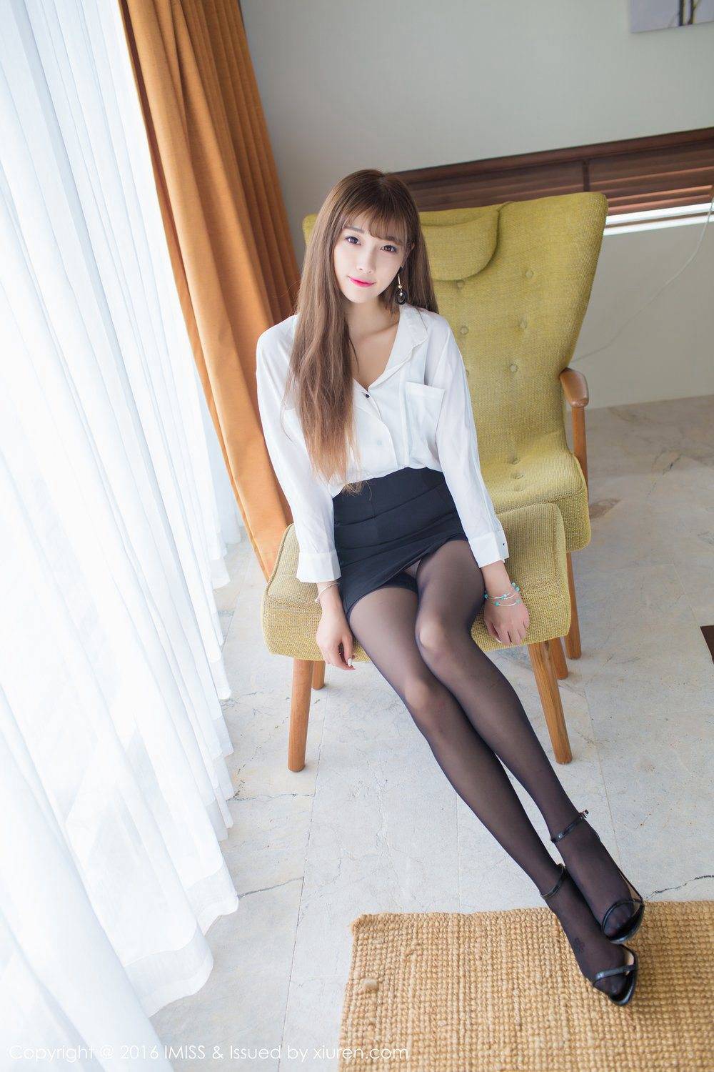 爱蜜社美女模特小甜心CC职场OL性感黑丝美腿写真-4