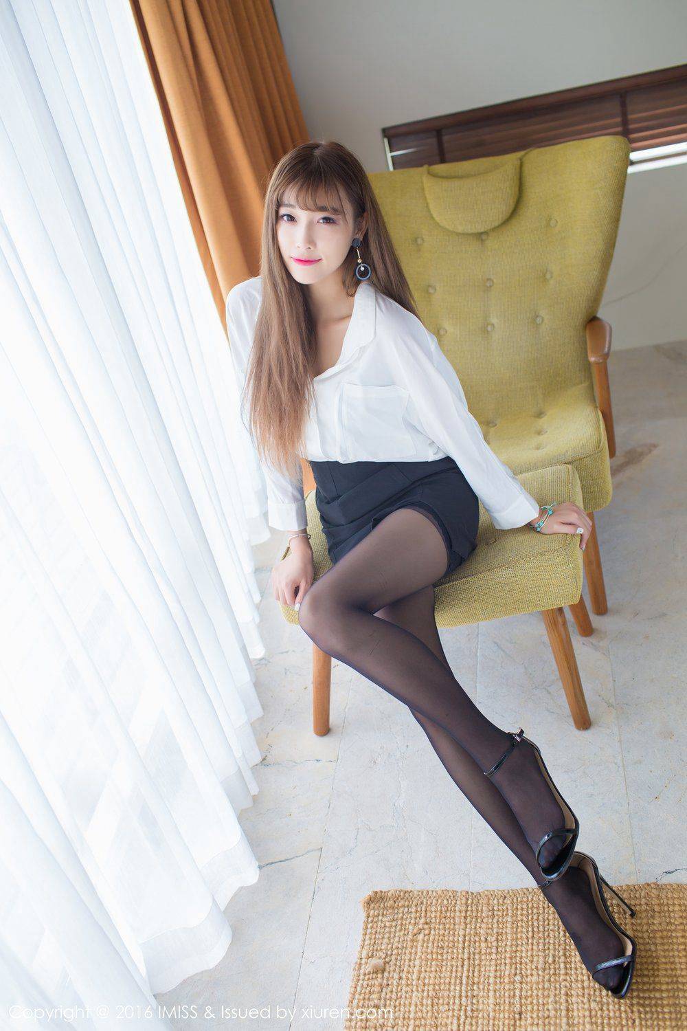 爱蜜社美女模特小甜心CC职场OL性感黑丝美腿写真-5