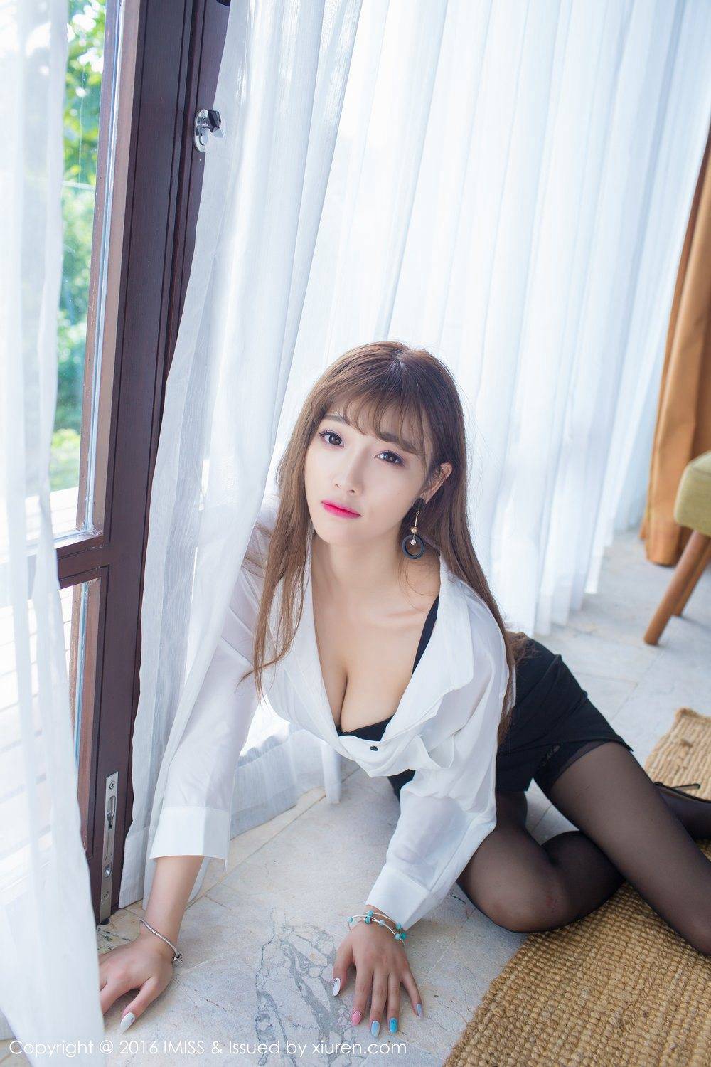 爱蜜社美女模特小甜心CC职场OL性感黑丝美腿写真-15