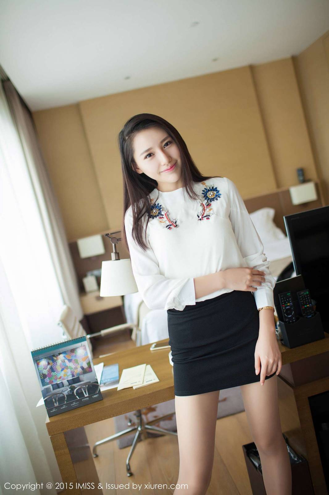 爱蜜社美女模特刘奕宁Lynn美腿丝袜职场OL装扮诱惑写真-15