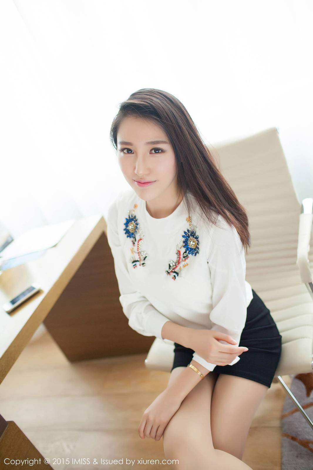 爱蜜社美女模特刘奕宁Lynn美腿丝袜职场OL装扮诱惑写真-12