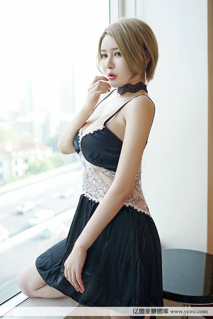 美女模特凯竹Vision酒店性感内衣露美胸-2