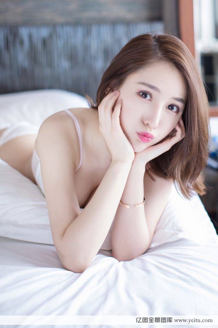 爱蜜社美女模特刘奕宁Lynn修长美腿内衣诱惑白嫩沙巴旅拍-6