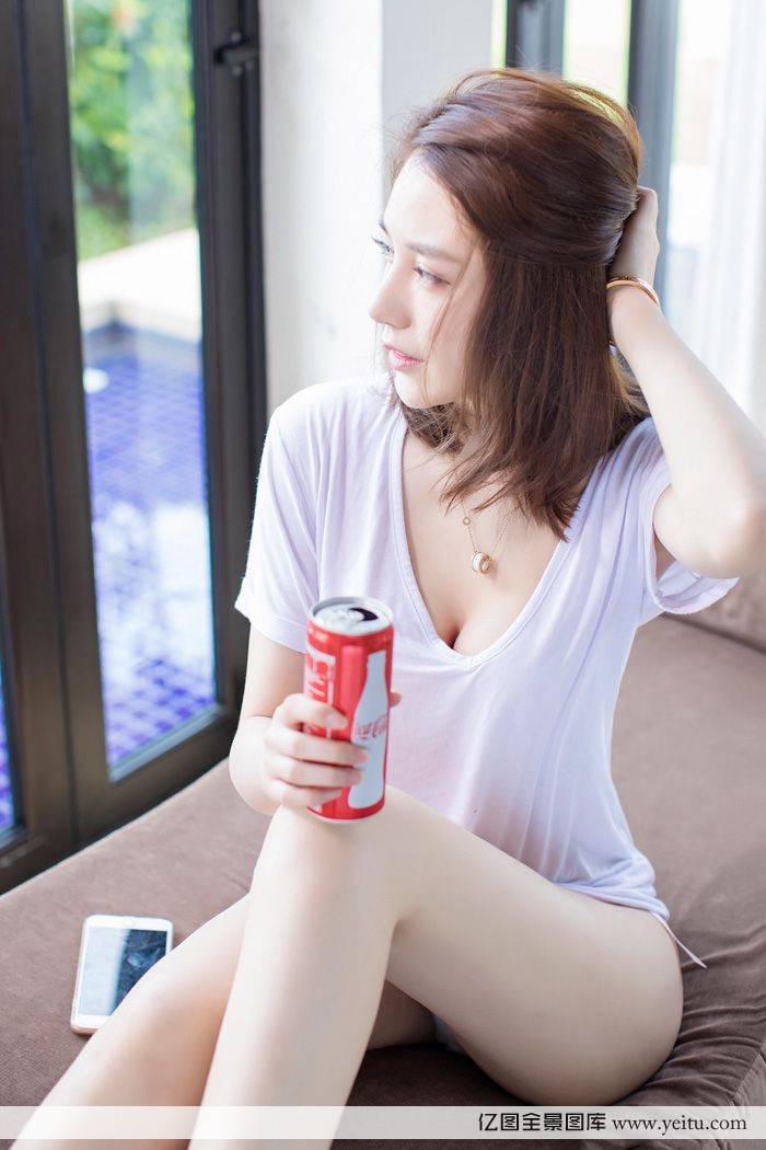 爱蜜社美女模特刘奕宁Lynn修长美腿内衣诱惑白嫩沙巴旅拍-23