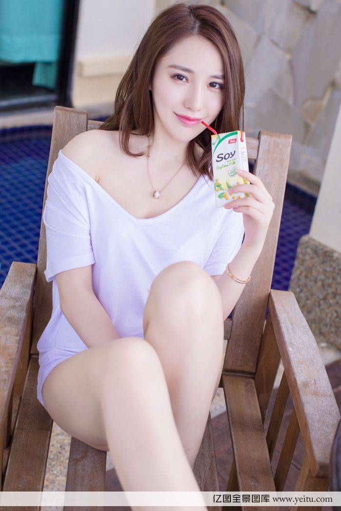 爱蜜社美女模特刘奕宁Lynn修长美腿内衣诱惑白嫩沙巴旅拍-28