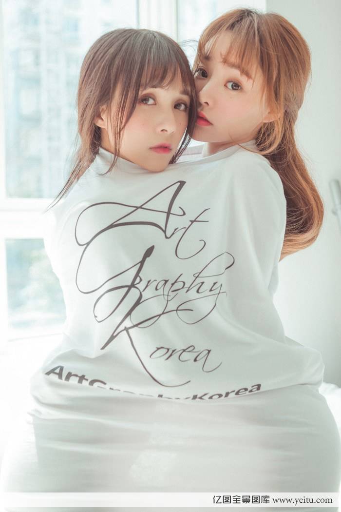 姐妹花美女模特柳侑绮夏美酱酥胸互摸诱惑之极-3