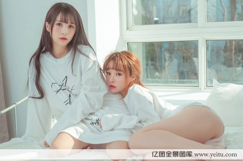 姐妹花美女模特柳侑绮夏美酱酥胸互摸诱惑之极-31