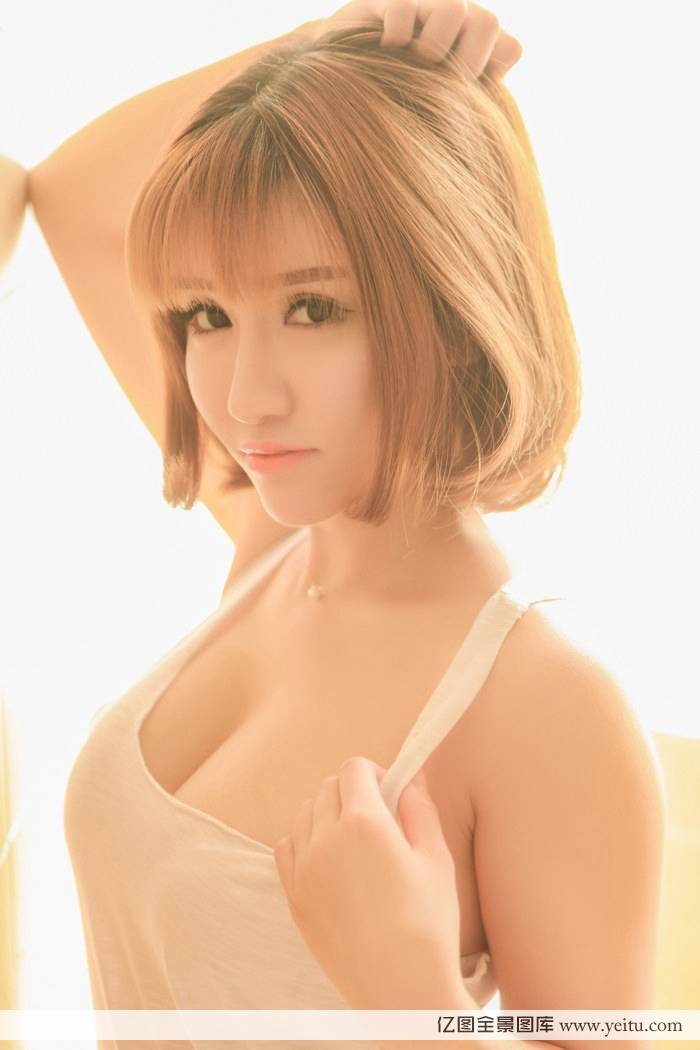 极品尤物傲娇萌萌浴室半裸美胸乳沟浴室性感写真-15