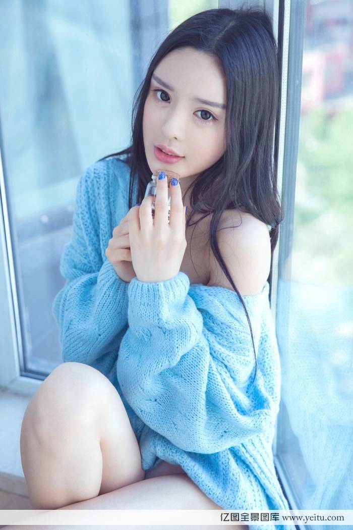 清纯长发美女嫩模晓迪美胸翘臀魔鬼身材性感写真