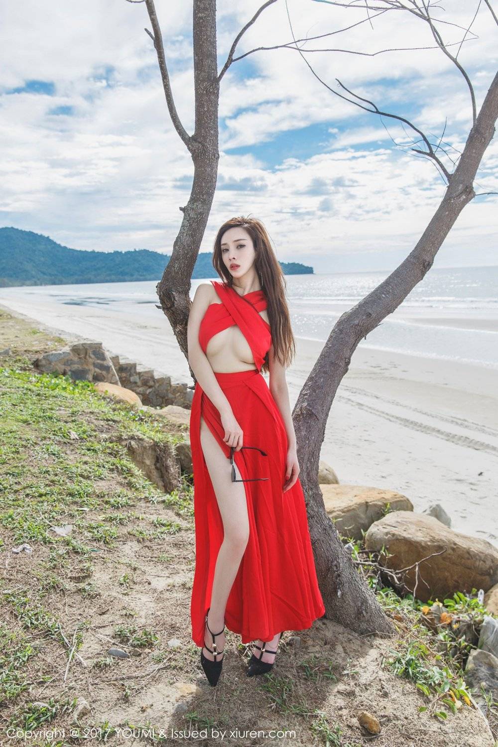 尤蜜荟美女模特周妍希泳池比基尼浪漫长裙写真-40