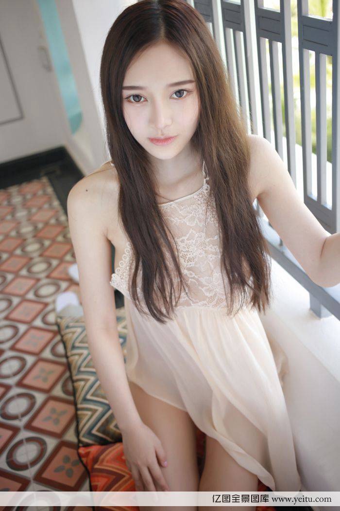 美女模特唐琪儿Beauty透视短裙美胸清晰可见