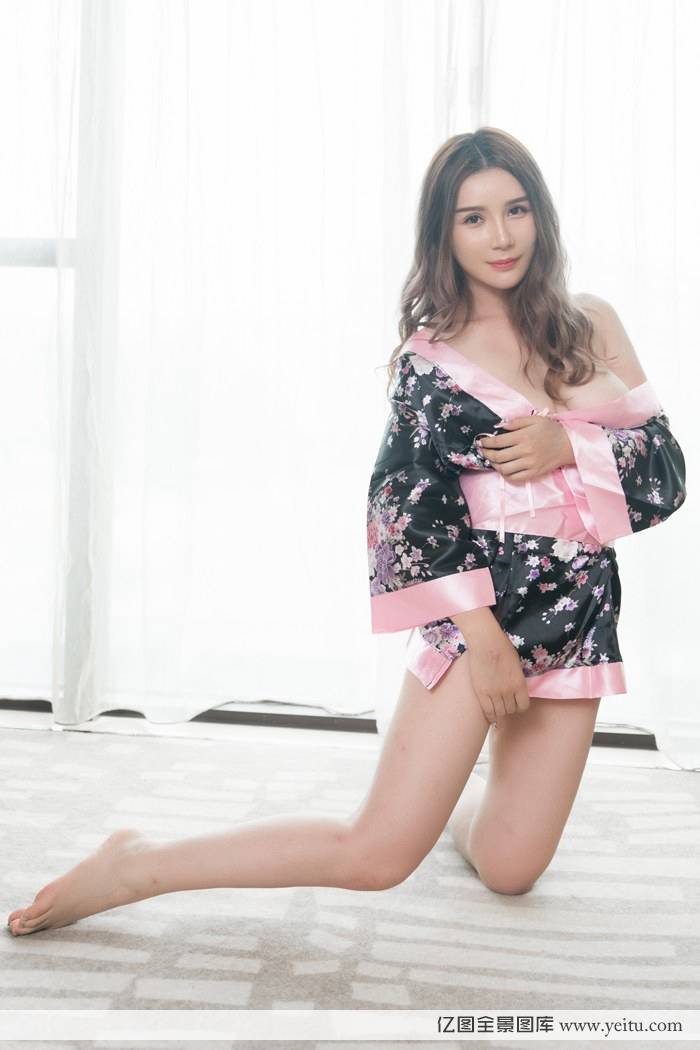 推女郎美女模特陈秋雨内衣大尺度演绎撩人御姐-5