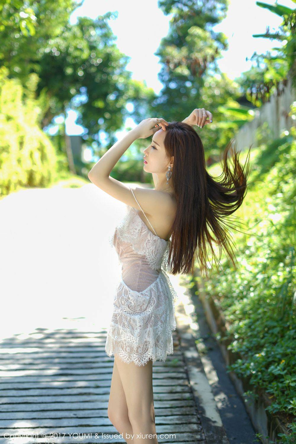 尤蜜荟美女模特周妍希开胸吊带户外诱惑普吉岛旅拍-22