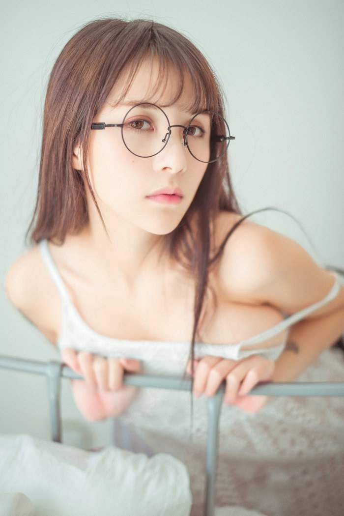 菠萝社美女模特夏美酱比基尼内衣诱惑私房写真