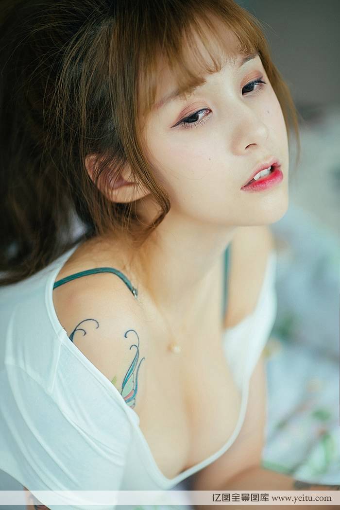 菠萝社美女模特夏美酱丰满美胸半露内衣诱惑-3