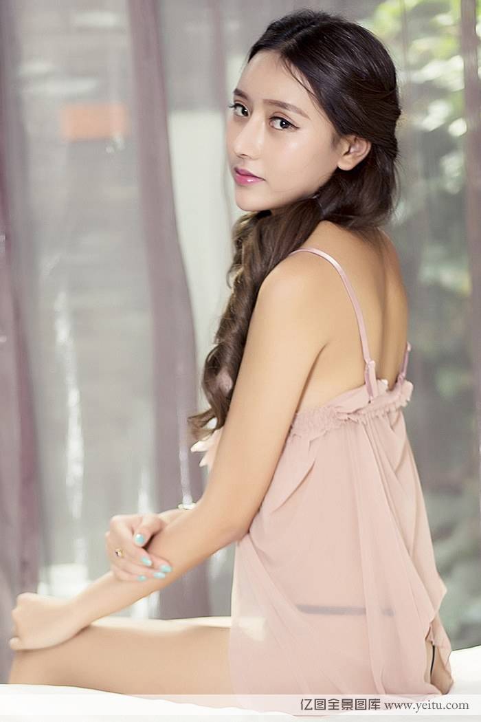 头条女神阿童木(彤彤)雪肌美肤浴室湿身诱惑