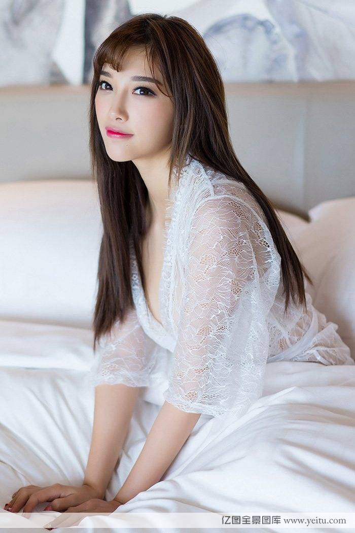 秀人网女神杨晨晨(甜心CC)白色内衣完美出镜