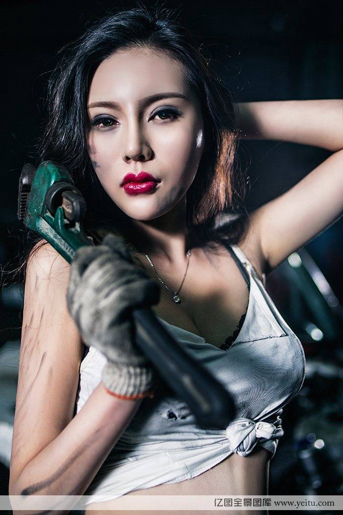 头条女神美女模特米娅Mia性感女修车工丁字裤野性成熟套图