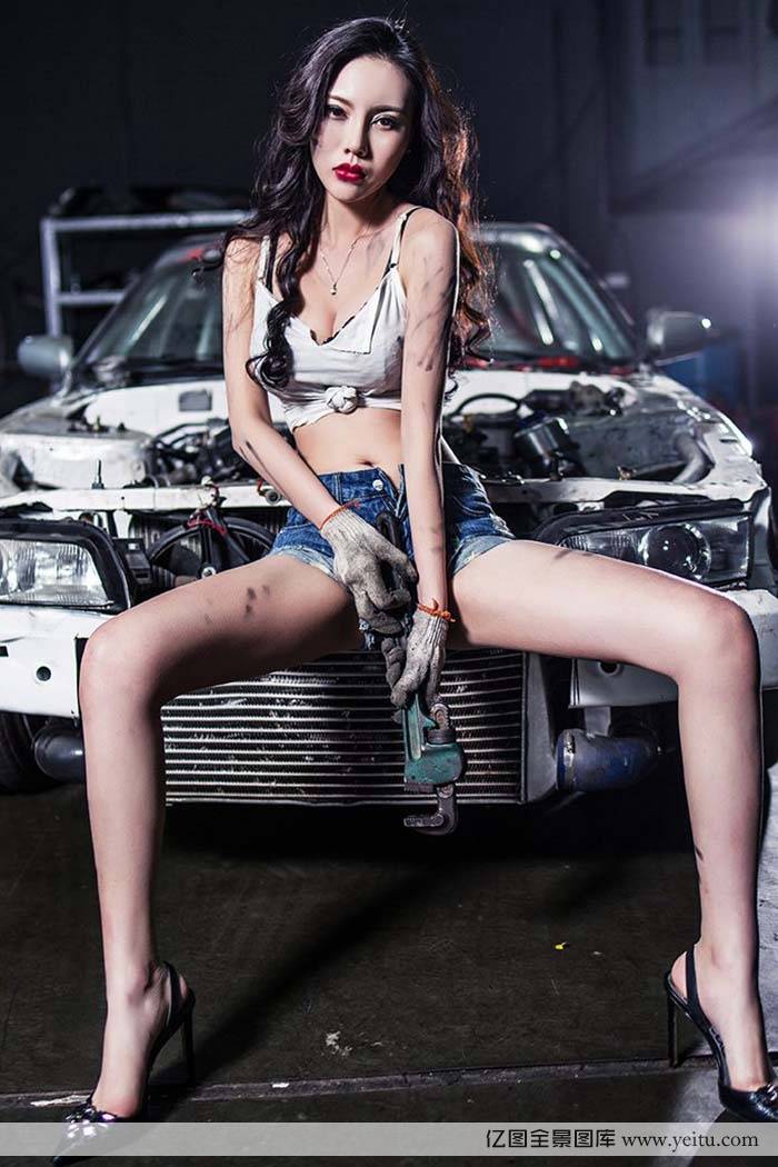 头条女神美女模特米娅Mia性感女修车工丁字裤野性成熟套图-3