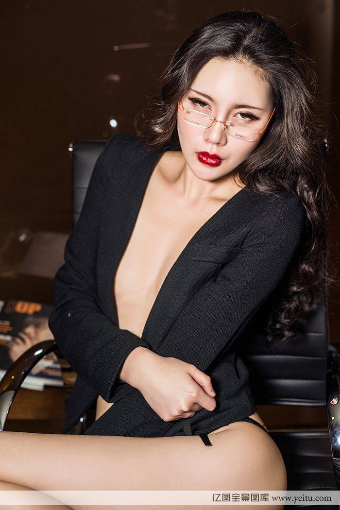 头条女神美女模特米娅Mia性感女修车工丁字裤野性成熟套图-22