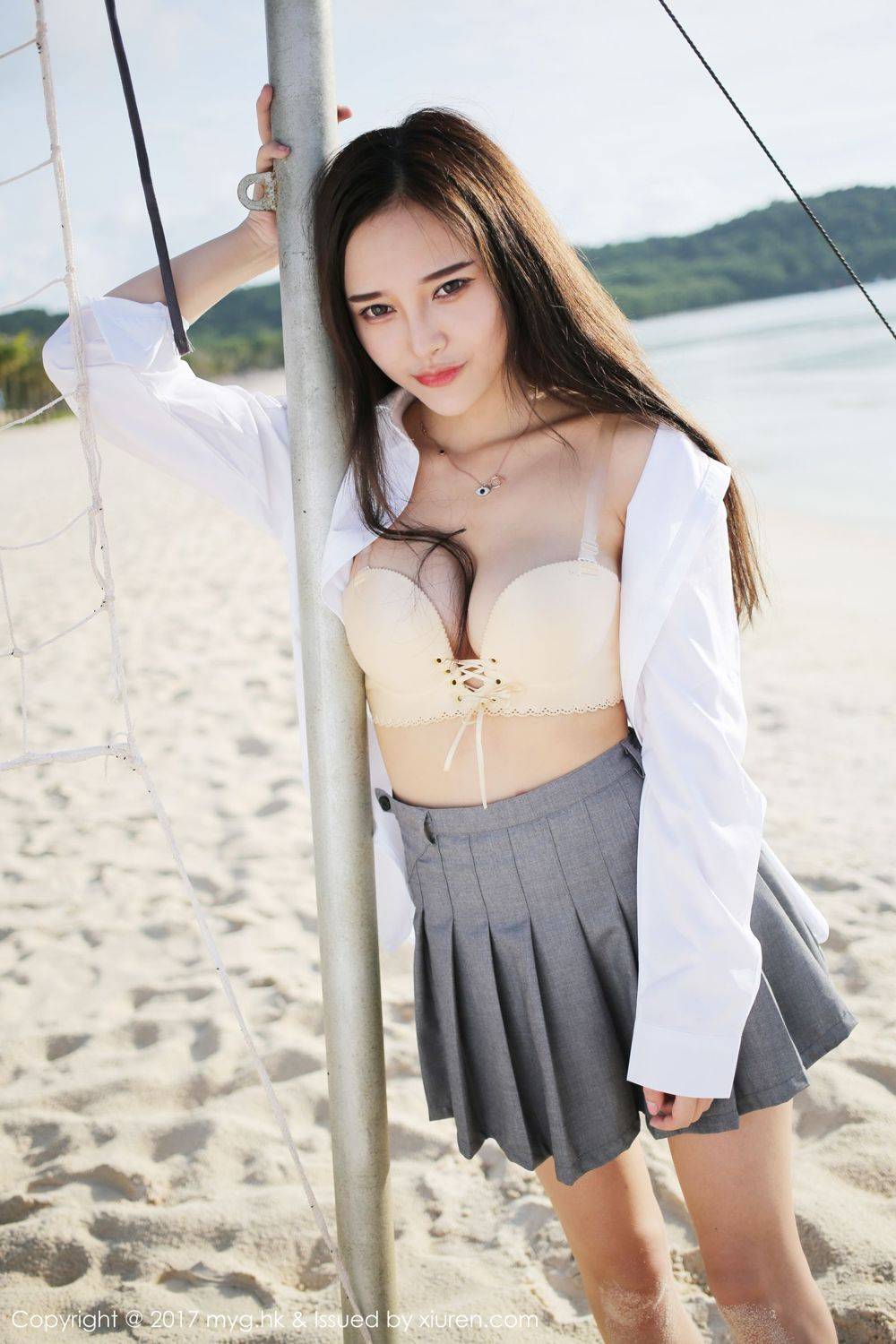 美媛馆宅男女神唐琪儿白衬衫短裙越南大尺度旅拍-11