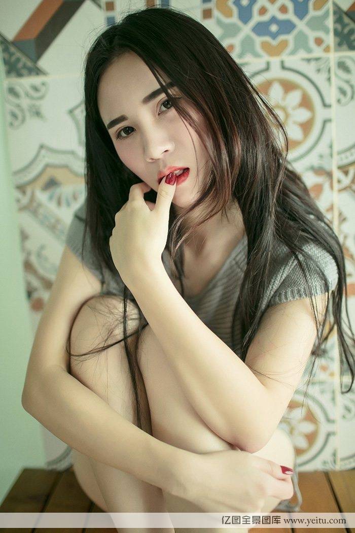 美女模特万万性感比基尼美胸翘臀销魂私房写真-5