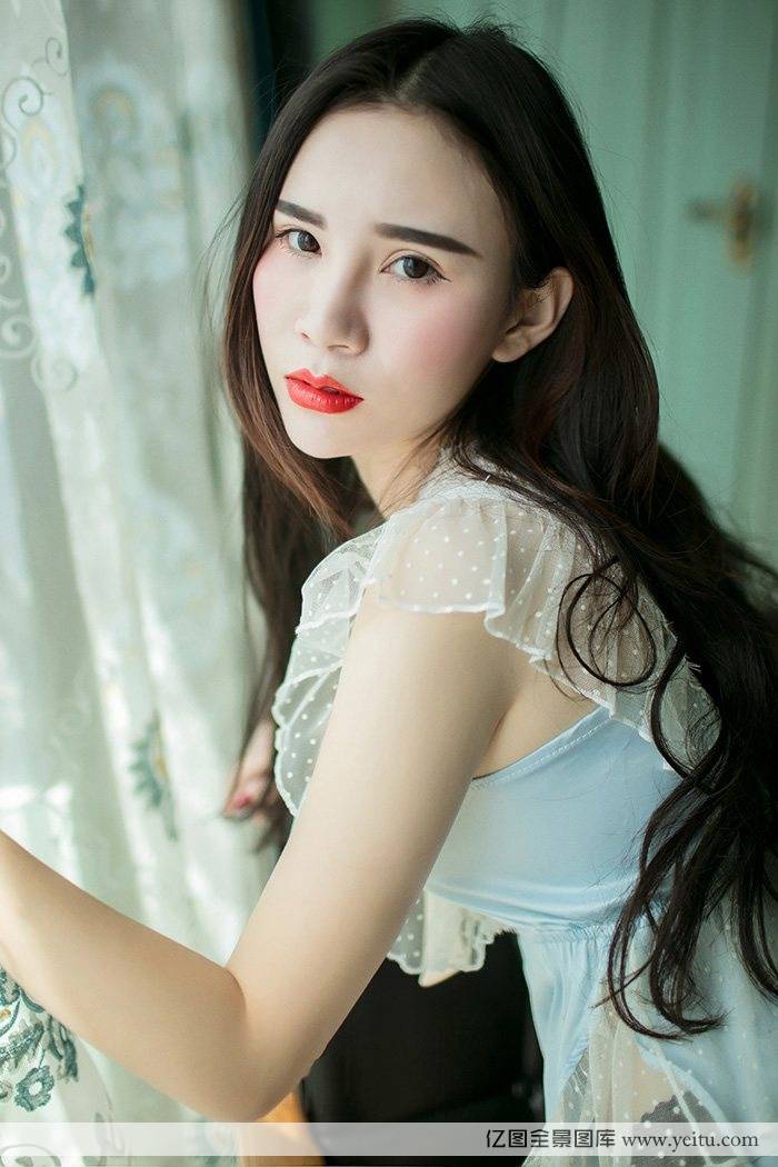 美女模特万万性感比基尼美胸翘臀销魂私房写真-15