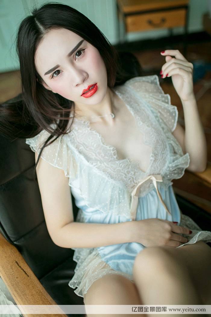 美女模特万万性感比基尼美胸翘臀销魂私房写真-13