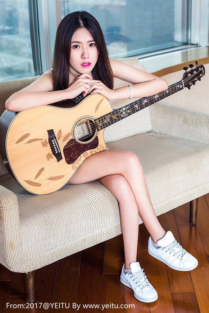 头条女神筱溪兔女郎制服诱惑黑丝美腿养眼写真-2