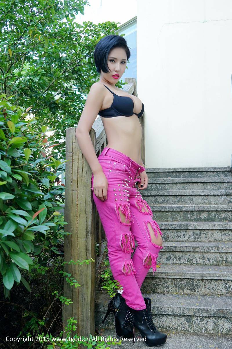 推女神娜依灵儿野性性感美胸诱惑云曼旅拍-2