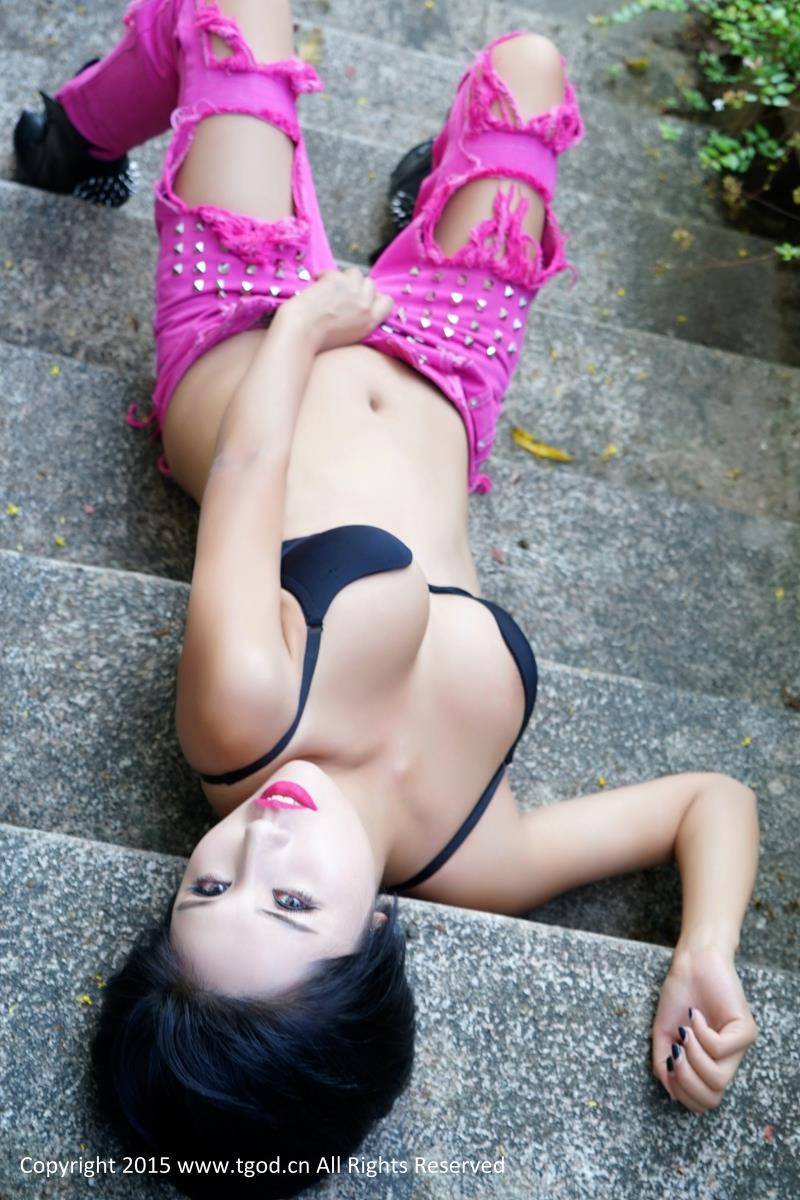 推女神娜依灵儿野性性感美胸诱惑云曼旅拍-17