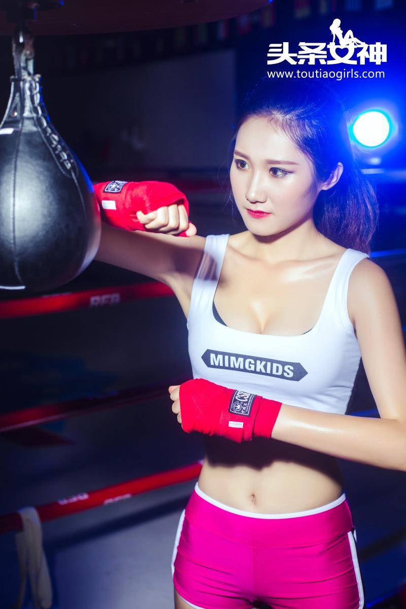 头条女神拳击宝贝张子珂湿身诱惑依旧性感