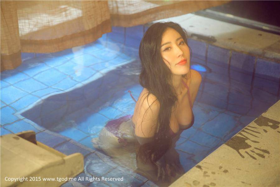 推女神韩盼盼性感妩媚美臀美腿户外泳池湿身诱惑-41