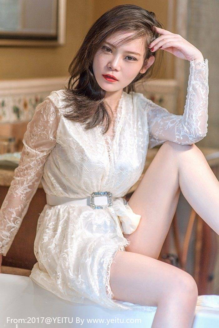 头条女神小美绿衣薄纱白皙美胸私房大尺度套图