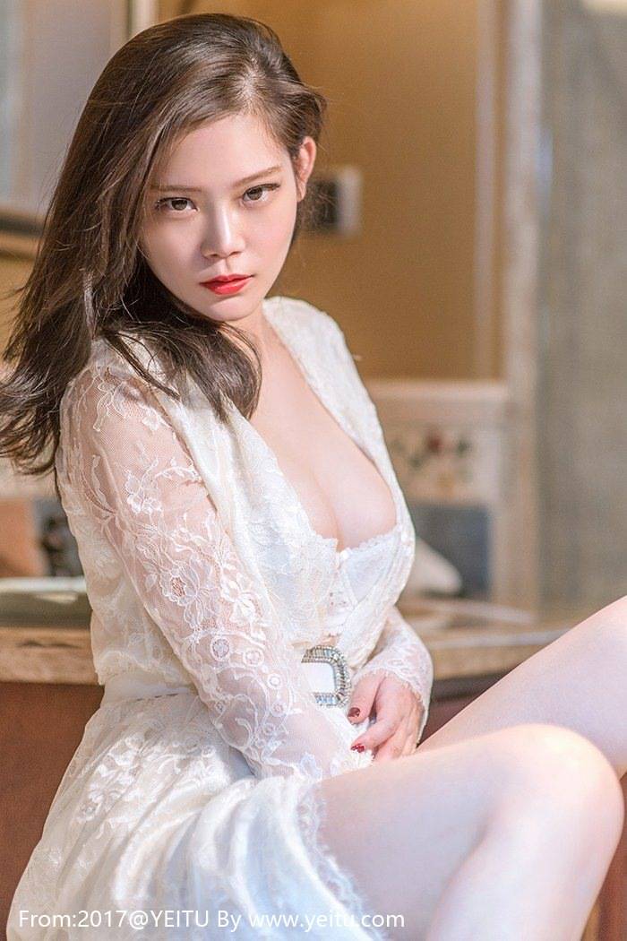 头条女神小美绿衣薄纱白皙美胸私房大尺度套图-2