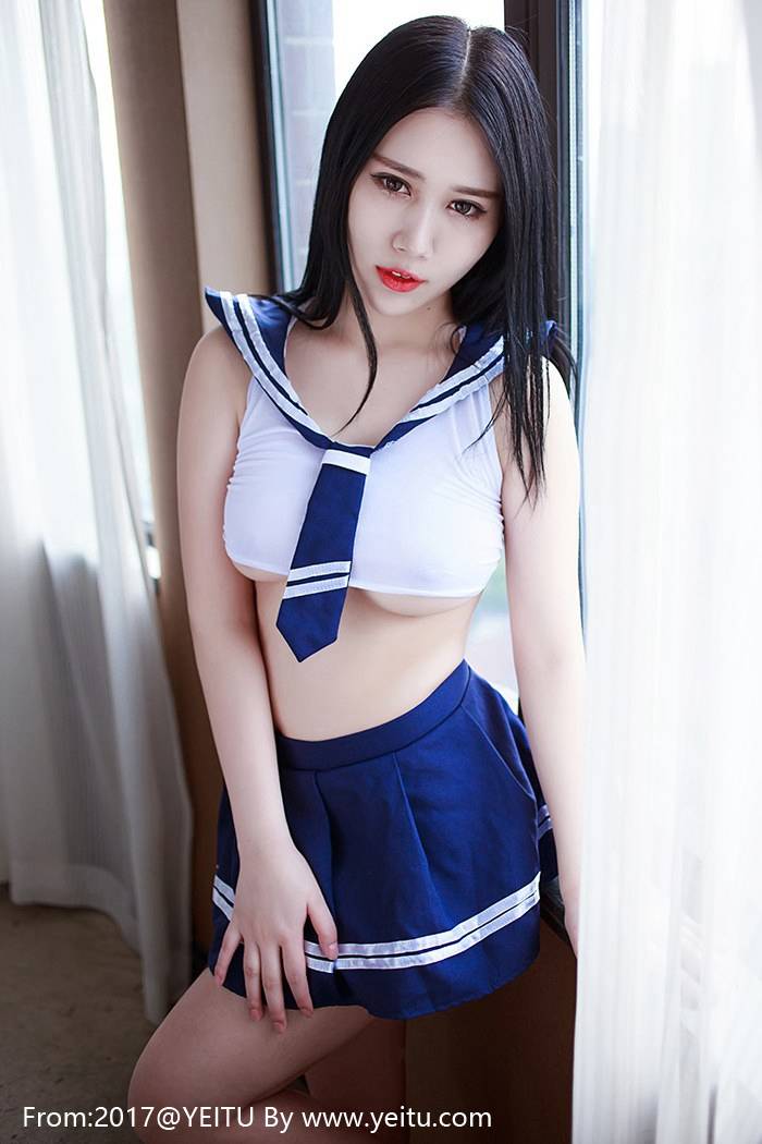 性感美女学生装制服诱惑手捧美胸大尺度私房写真-6