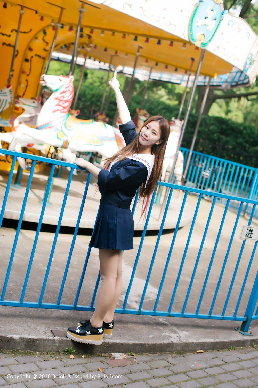 激萌文化菠萝社美少女董晨莉游乐园清新养眼街拍-17