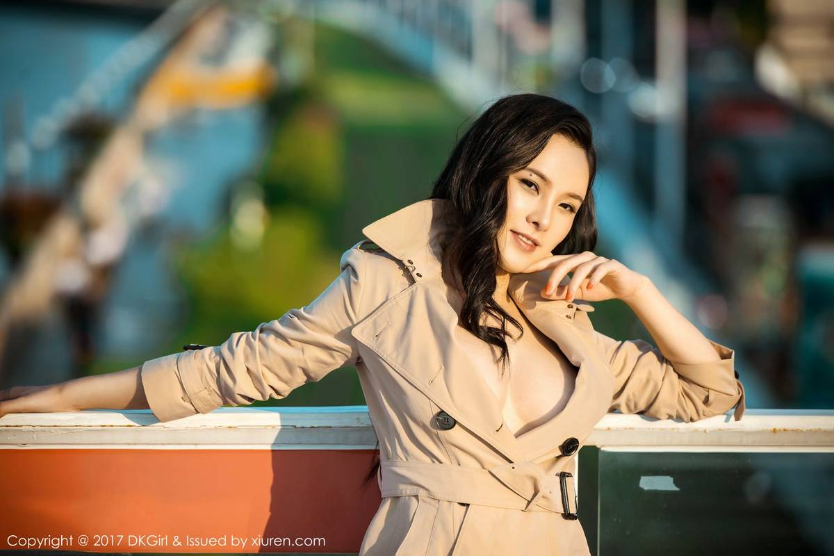 御女郎轻熟女厉雯娜名媛性感风波涛胸涌街拍-31