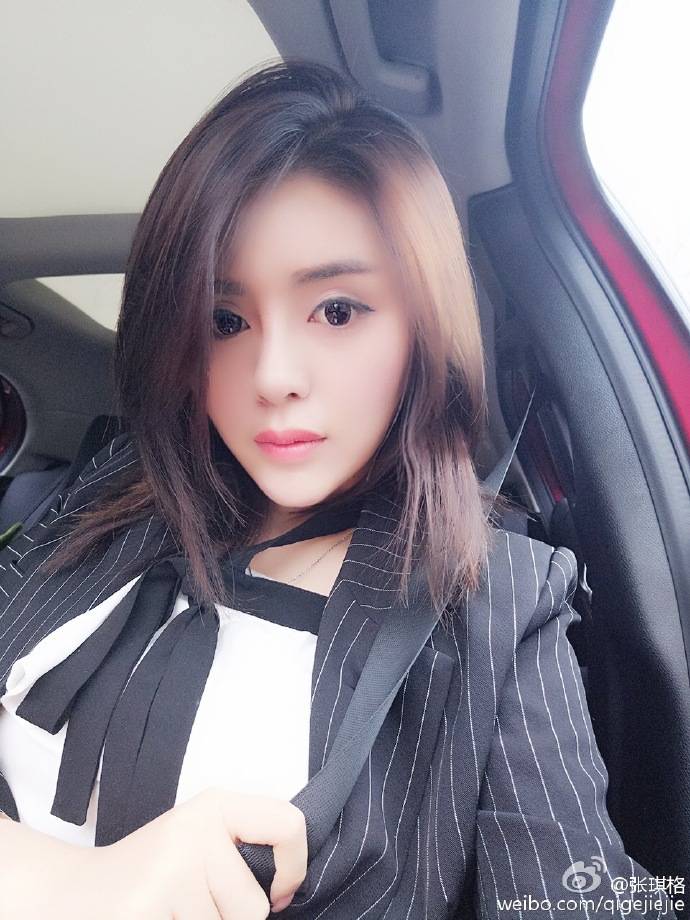 斗鱼七哥张琪格大尺度豪乳美腿波涛胸涌诱惑-7