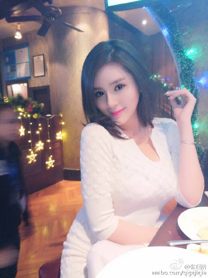 斗鱼七哥张琪格大尺度豪乳美腿波涛胸涌诱惑-8