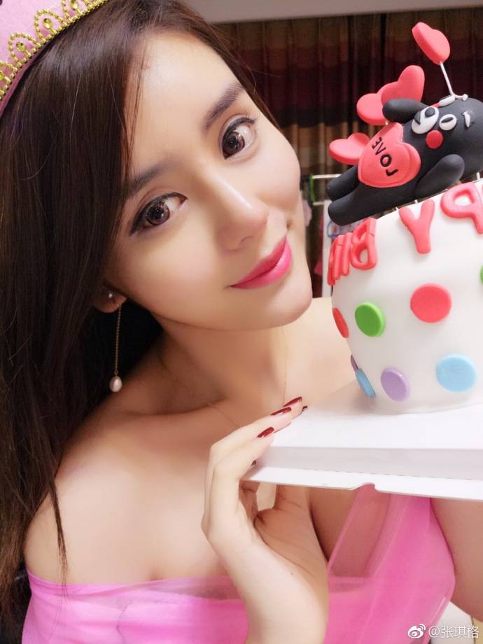 斗鱼七哥张琪格大尺度豪乳美腿波涛胸涌诱惑-15