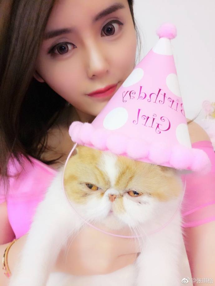 斗鱼七哥张琪格大尺度豪乳美腿波涛胸涌诱惑-16