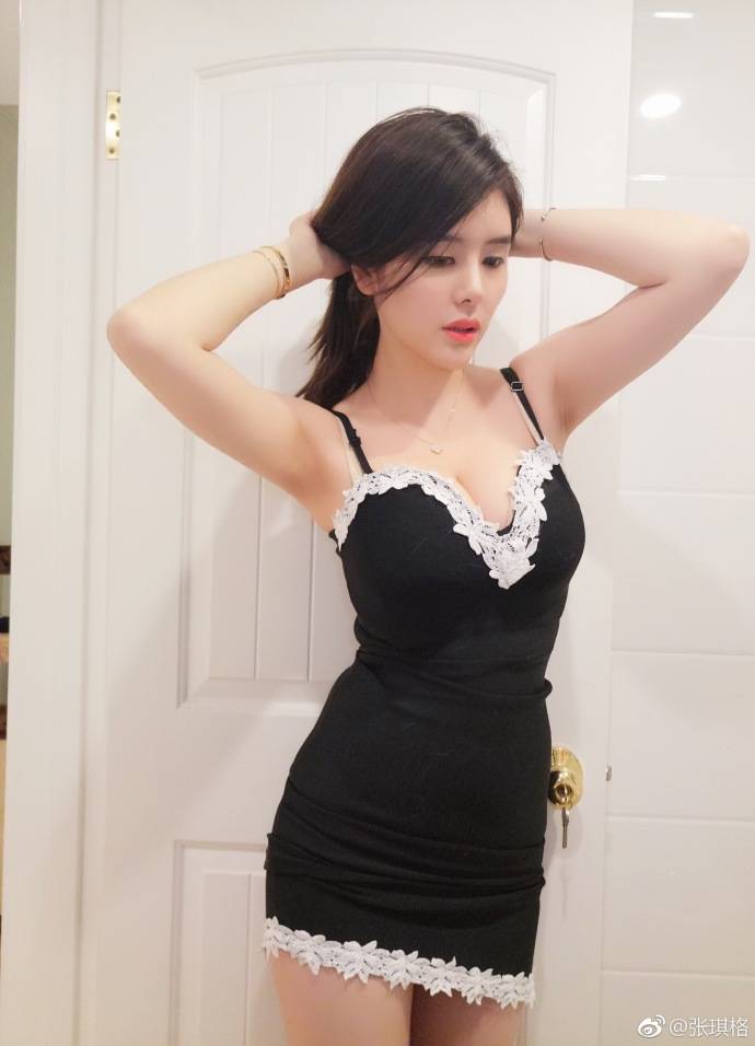 斗鱼七哥张琪格大尺度豪乳美腿波涛胸涌诱惑-22